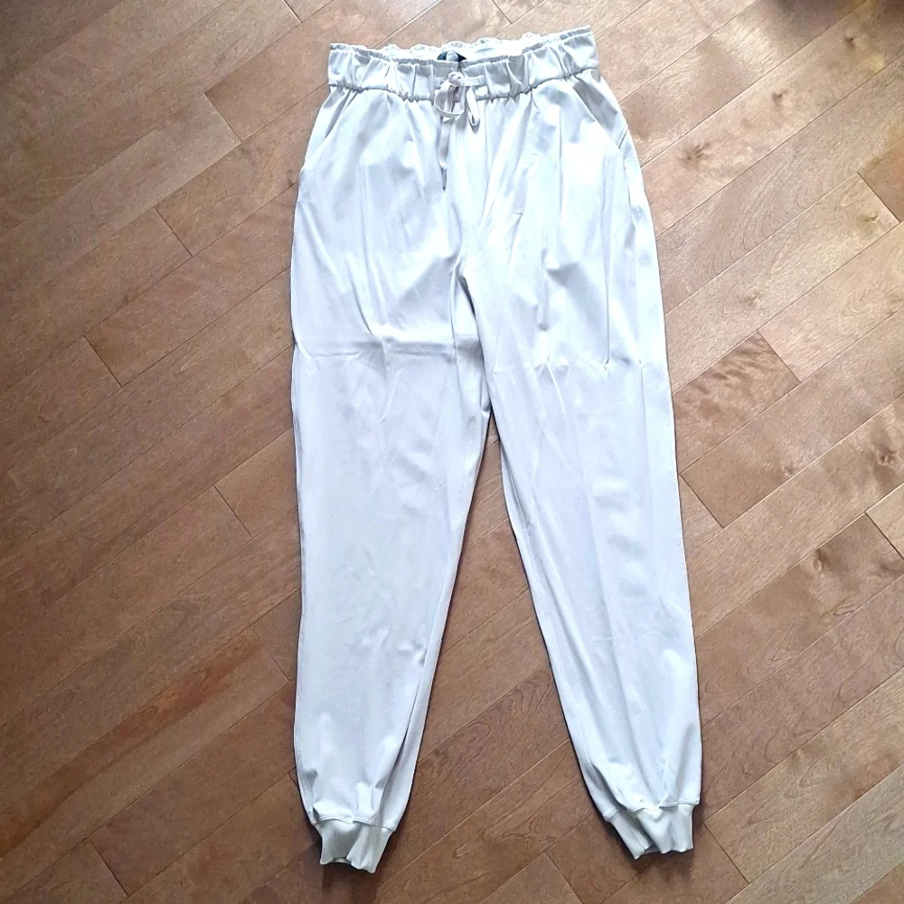 Rare Lululemon Team Canada Olympics pants - Picture 1 of 7